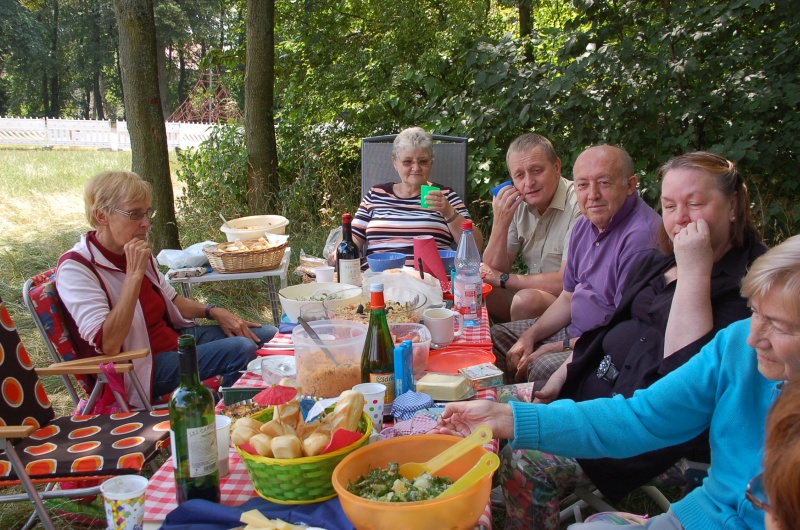  die Tafel bricht fast unter der Last zusammen 